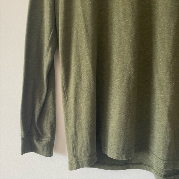 Under Armour Dwayne Johnson long sleeve
shirt. Small - Picture 3 of 10